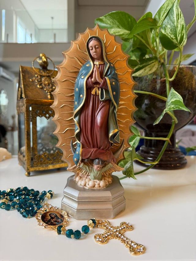 Nossa Senhora de Guadalupe pintada na técnica tradicional