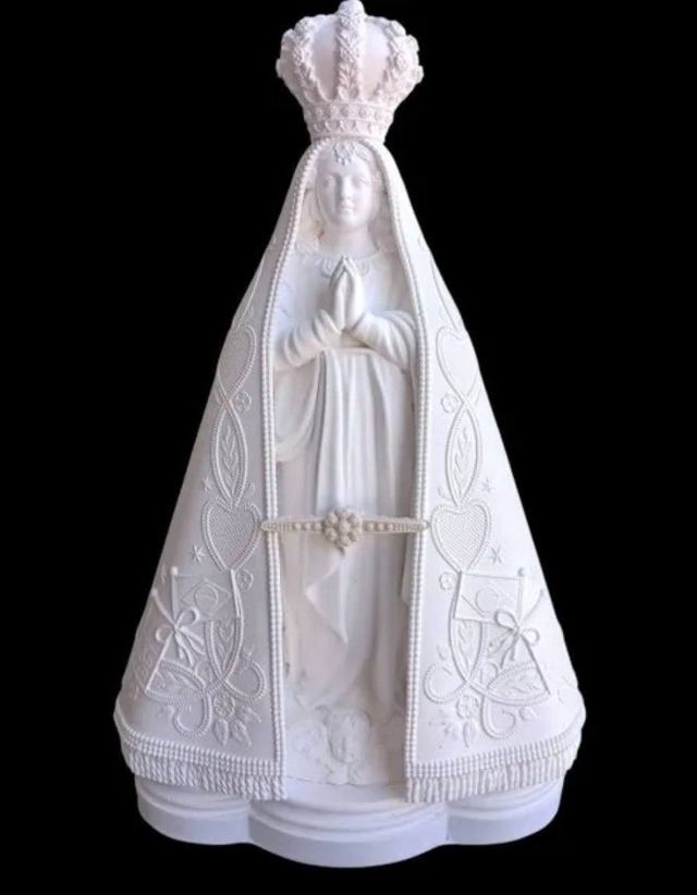Imagem de gesso cru, antes de qualquer pintura